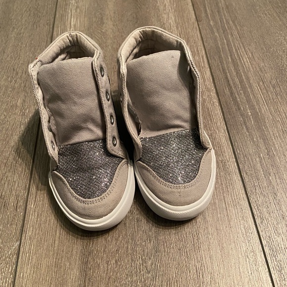Girls Gymboree glittery silver high top. Size. 9 - Picture 9 of 9